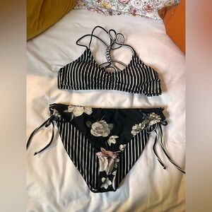 Amazon Bikini reversible bottoms. SZ Medium